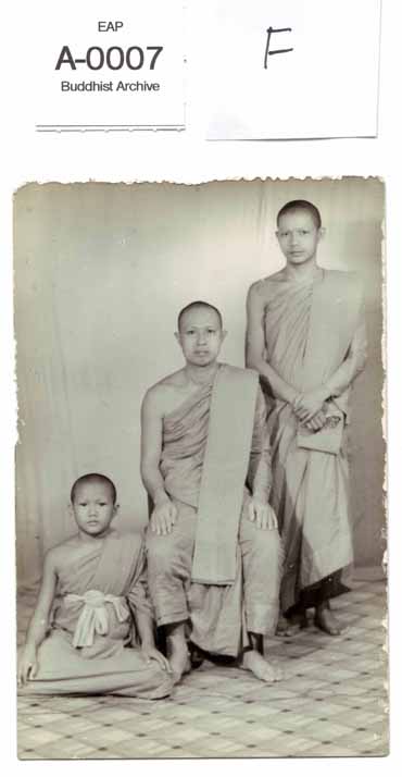 EAP086 A0007 Phra Khamchanh with disciples 1965