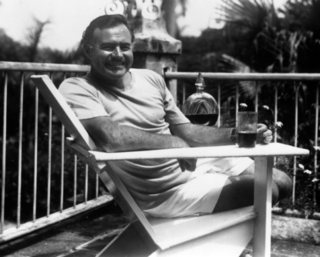 Ernest_Hemingway_at_the_Finca_Vigia,_Cuba_1946