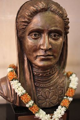 Cornelia_Sorabji_bust_in_Lincoln's_Inn2