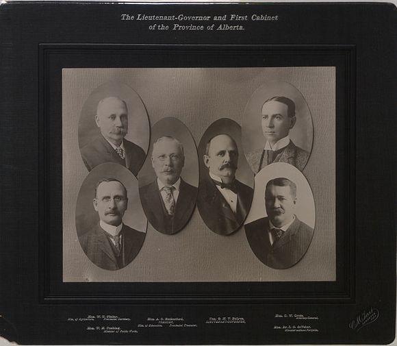 689px-The_Lieutenant_Governor_and_first_cabinet_of_the_province_of_Alberta_(HS85-10-16448)