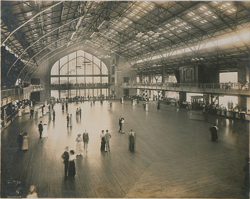 Dancing_pavilion_at_Bo-Lo,_Bois_Blanc_Island,_Detroit_River_(HS85-10-28621)