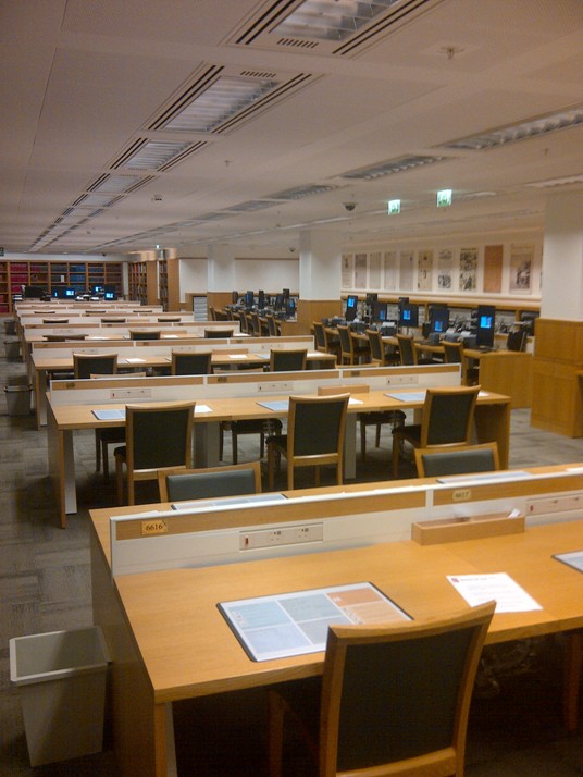 Empty_newsroom