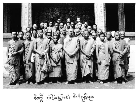 Pha Khamchan and his monastic community in 1996