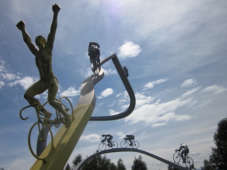 Sculptureofcyclists