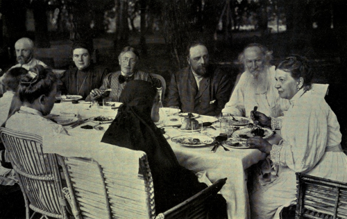 Tolstoy_family_circle_at_Yasnaya_Polyana