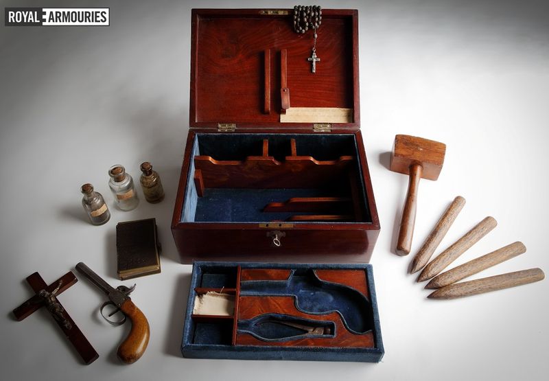 A Vampire-Hunting Kit Purportedly From the 19th Century Sells for $20,000  in the U.K., Exploding Its Meager $2,400 Estimate